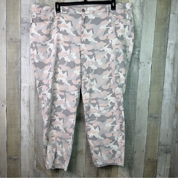 ND New Directions Size 24W Skinny Cropped Curvy Pink Cream Camouflage Jeans - Picture 1 of 9